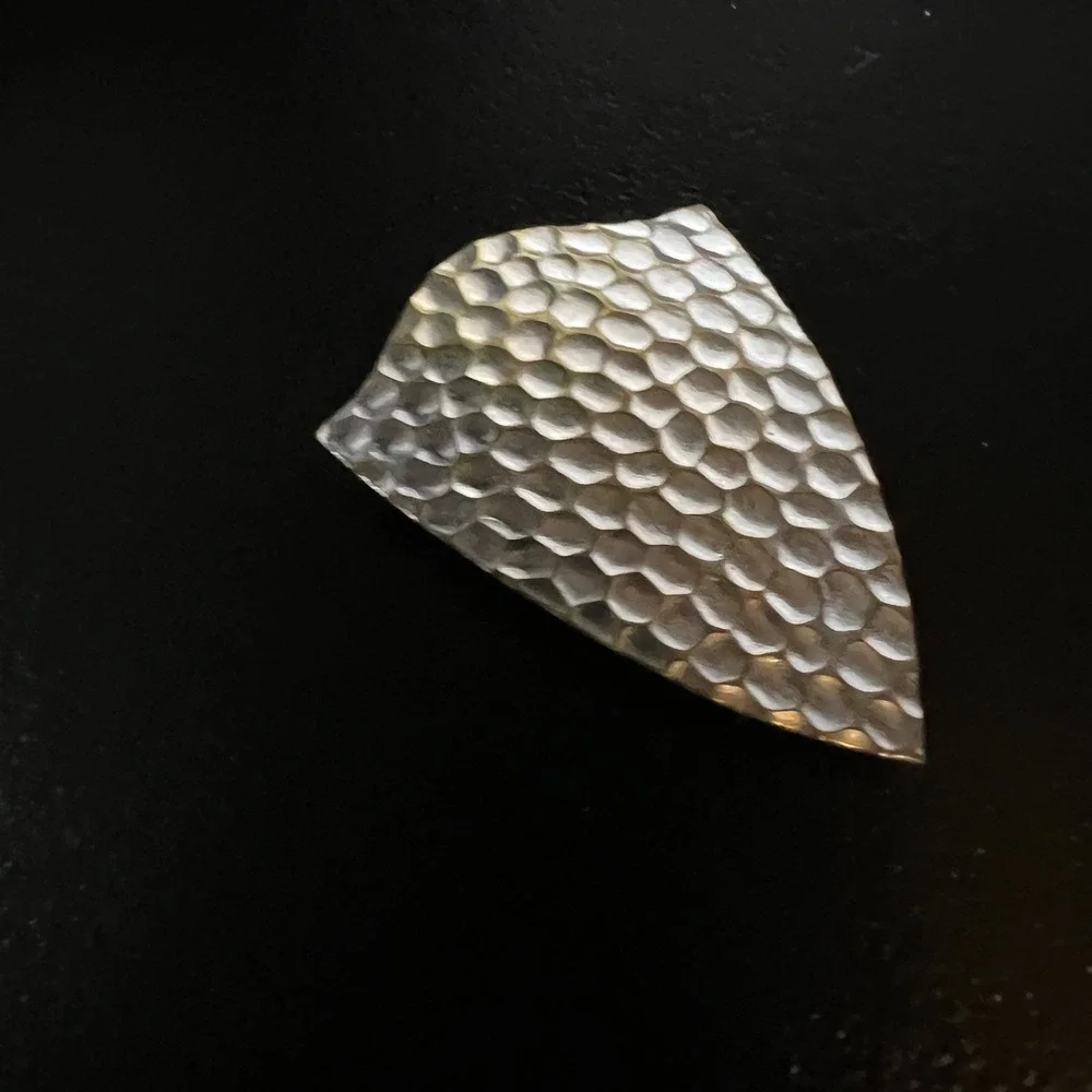 Vintage Hammered Shield‎ Dress Clip Brooch Silver Tone Textured Pin